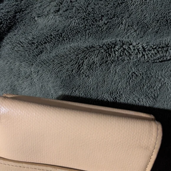 SALE CHANEL AUTHENTIC Cream Leather Compact Wallet with CC Logo Very Beautiful! - Picture 12 of 14